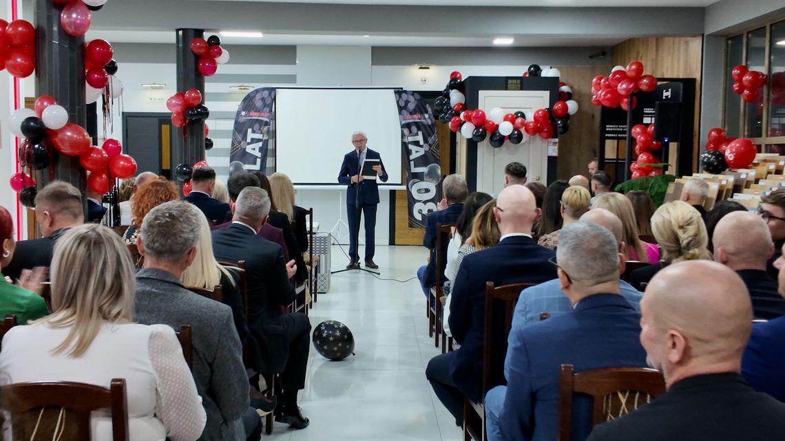 Domino świętuje 30-lecie swoich salonów! Domino świętuje 30-lecie swoich salonów!