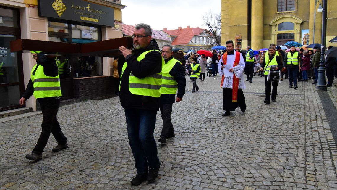 Droga krzyżowa ulicami Dzierżoniowa