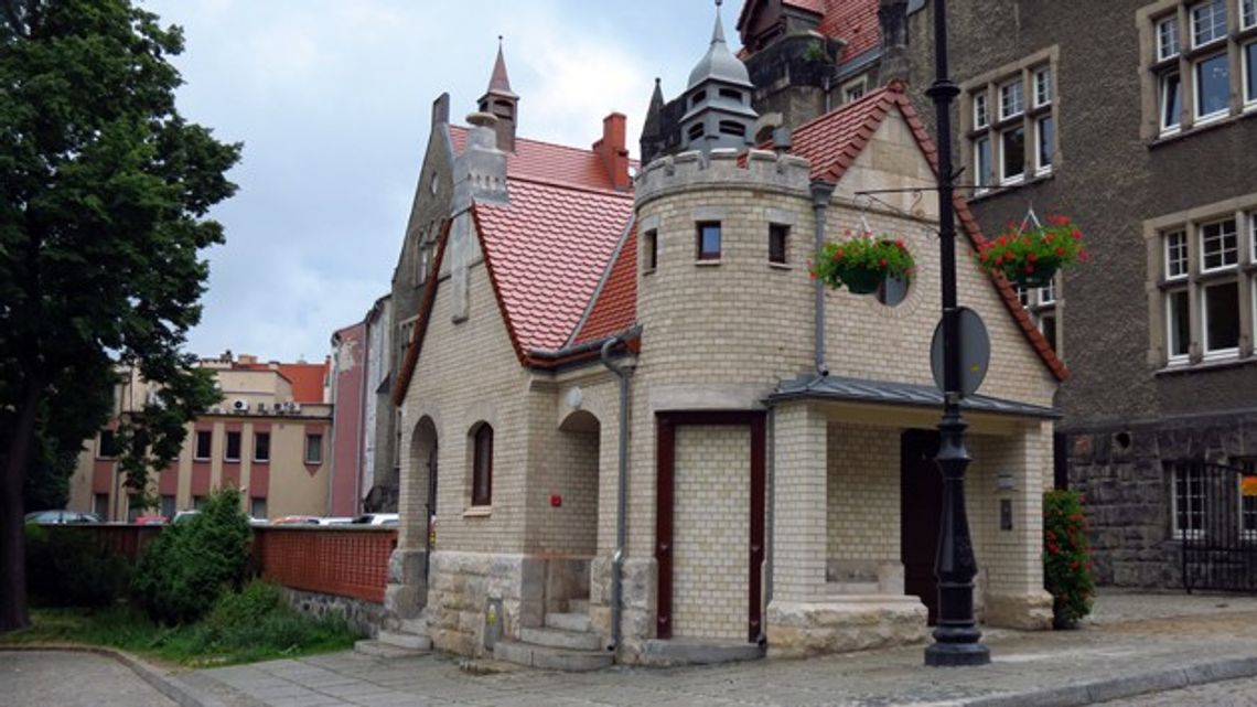 DWIE PUBLICZNE TOALETY W WAŁBRZYCHU 