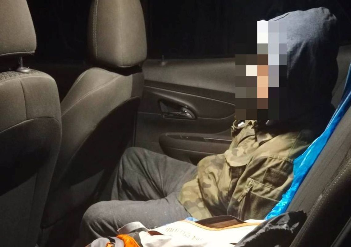 Dzielnicowi zatrzymali mężczyznę, który usiłował włamać się do sklepu i dokonał zniszczeń