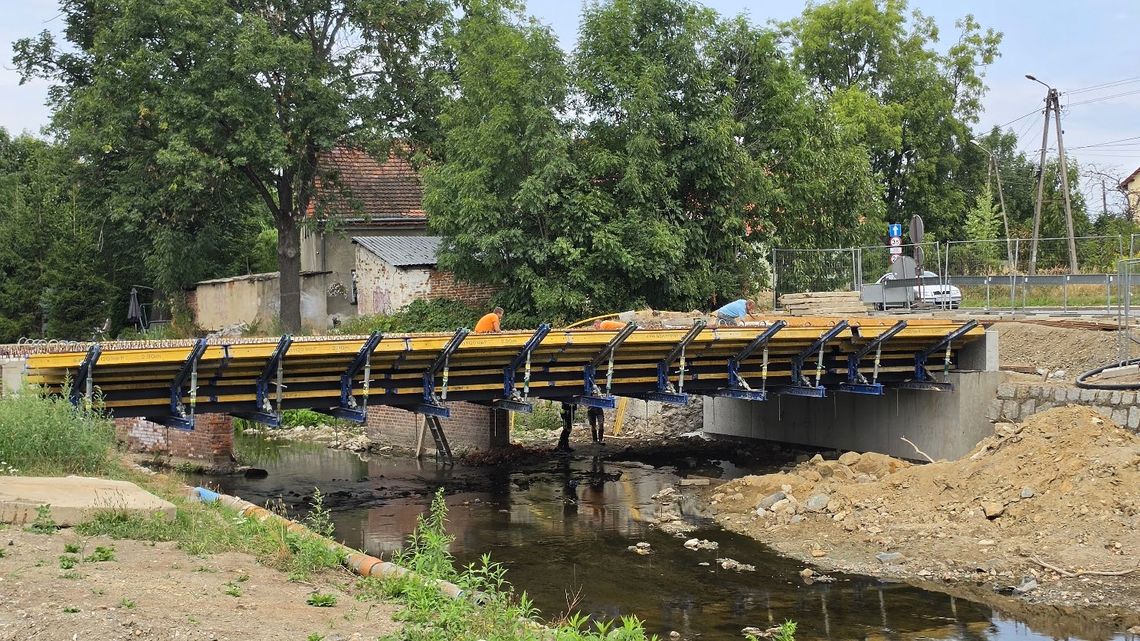 Dzierżoniów: Budowa mostu łączącego ul. Brzegową i Nowowiejską Dzierżoniów: Budowa mostu łączącego ul. Brzegową i Nowowiejską
