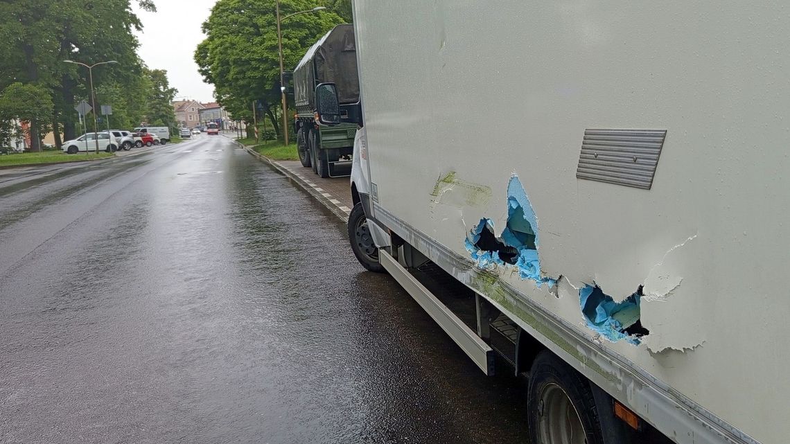 Dzierżoniów, kolizja wojskowego Stara z Mercedesem