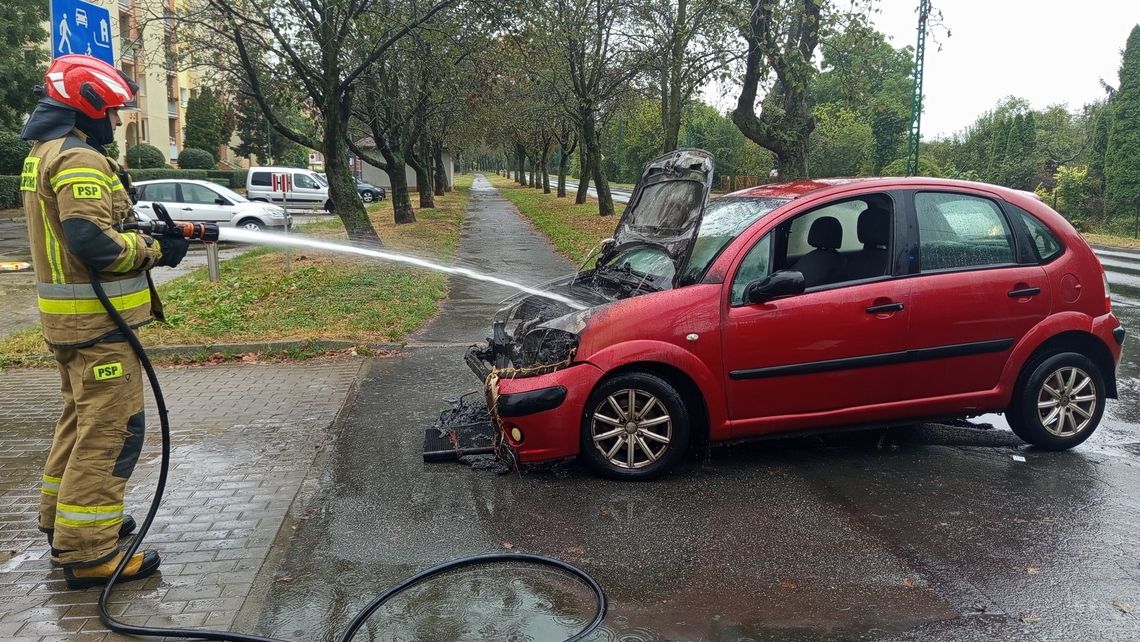 Dzierżoniów, pożar Citroena na ul. Kolejowej