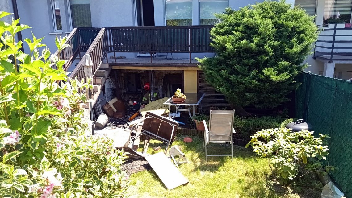 Dzierżoniów, pożar domu w zabudowie szeregowej Dzierżoniów, pożar domu w zabudowie szeregowej