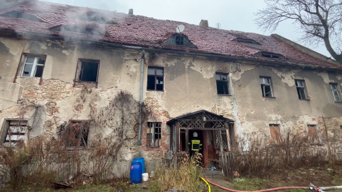 Dzierżoniów. pożar pustostanu na Brzegowej
