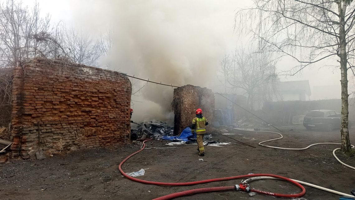 Dzierżoniów. Pożar pustostanu na Nowowiejskiej