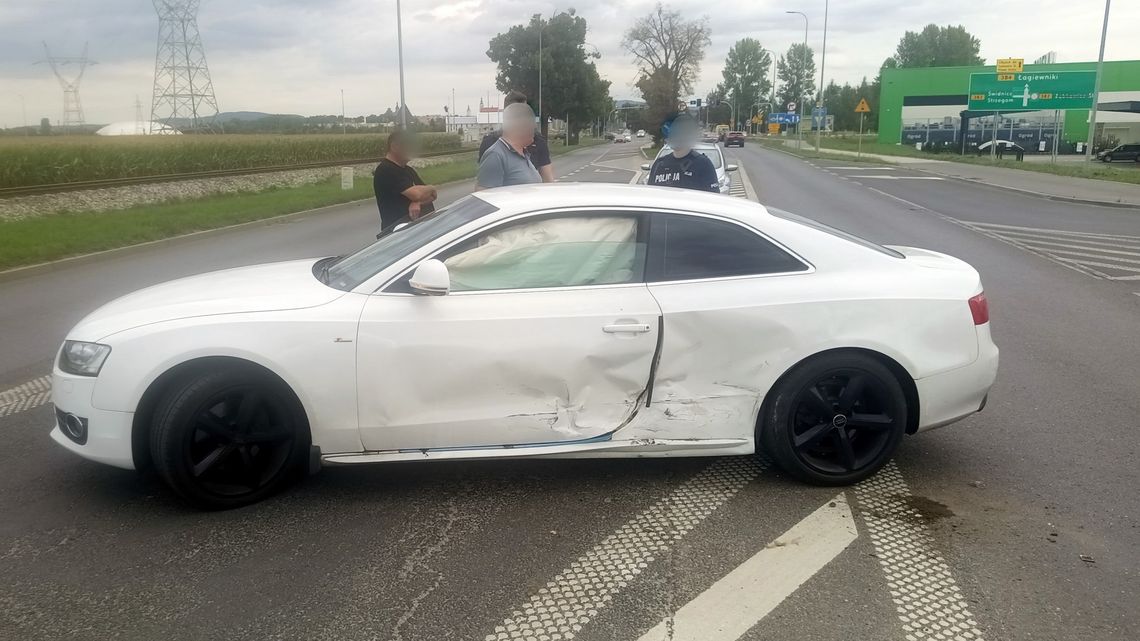 Dzierżoniów. Zderzenie Audi z Toyotą na drodze do Bielawy