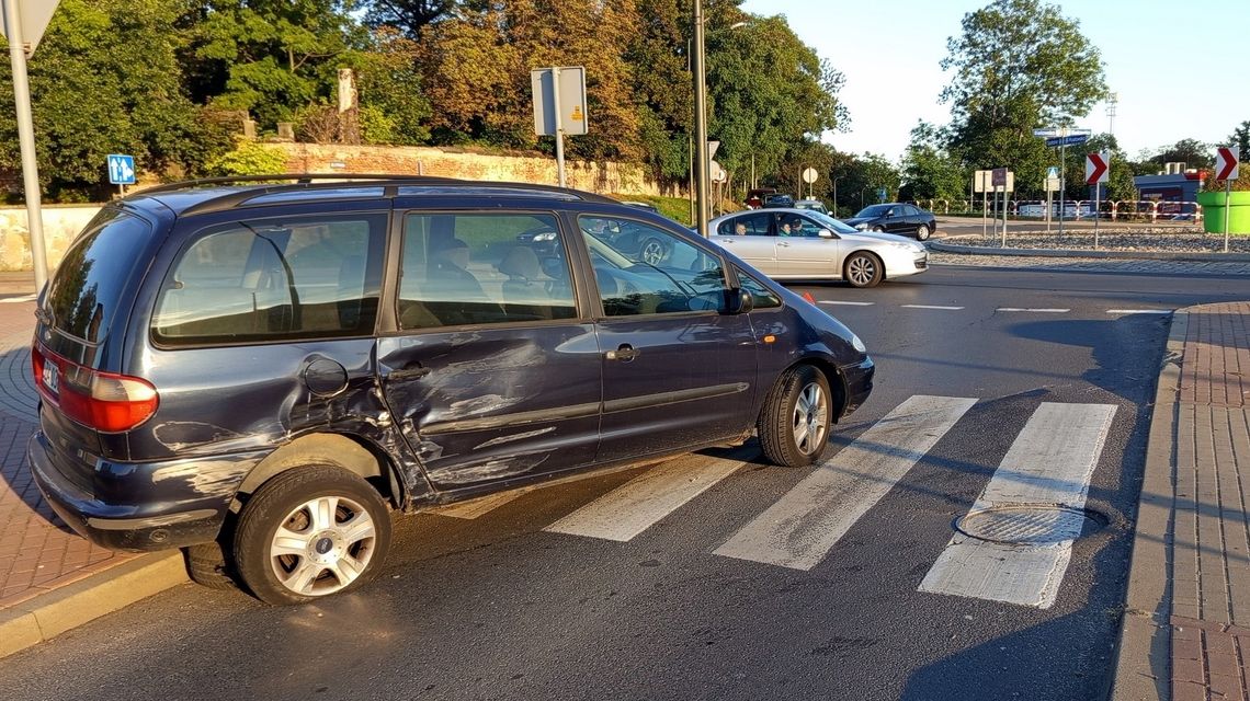 Dzierżoniów, zderzenie ciężarówki z Fordem