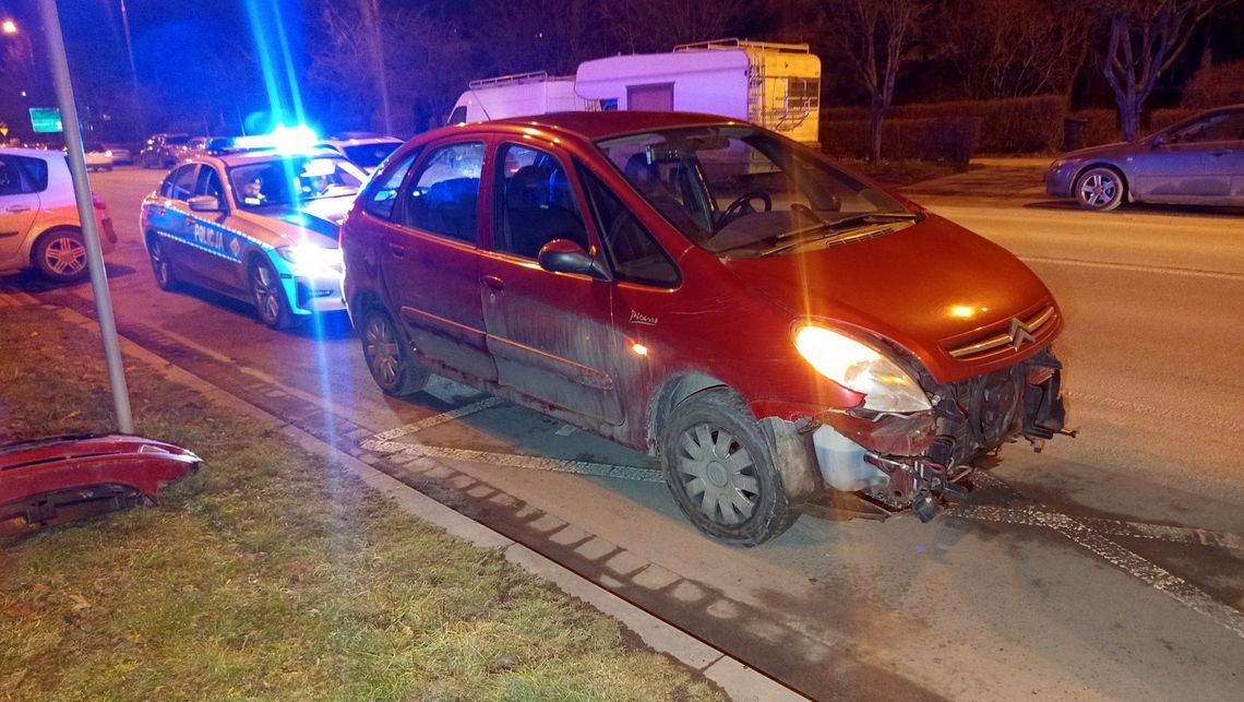 Dzierżoniów. Zderzenie Citroena z BMW na Batalionów Chłopskich