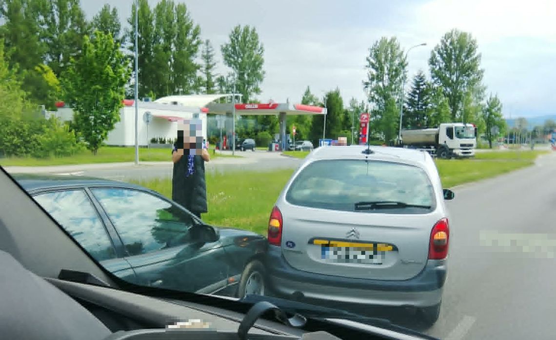 Dzierżoniów. Zderzenie Citroena z Oplem