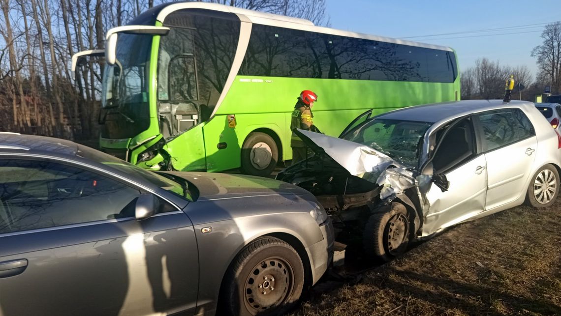 Dzierżoniów. Zderzenie czterech pojazdów na Wojska Polskiego