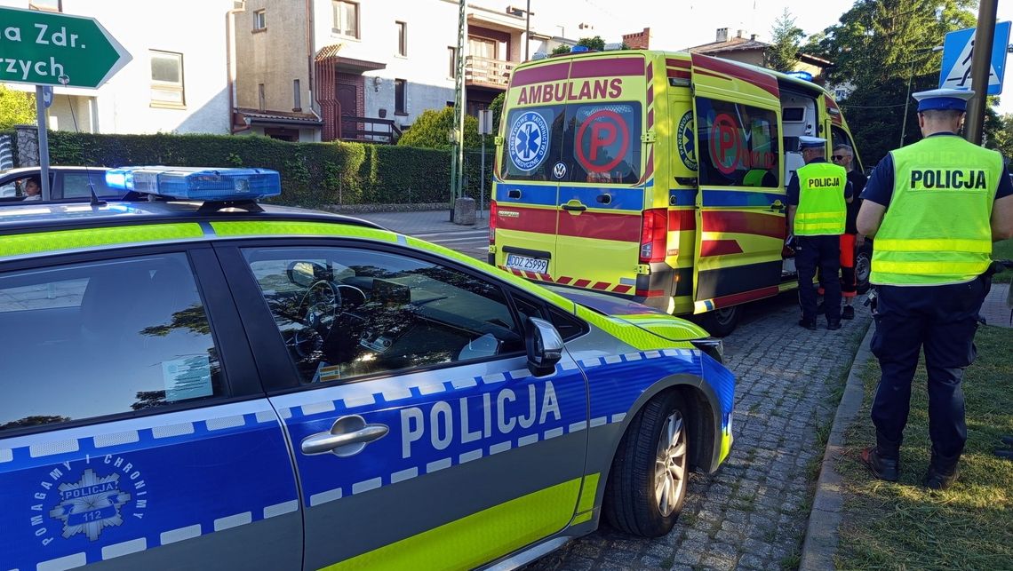 Dzierżoniów. Zderzenie hulajnogi z Peugeotem Dzierżoniów. Zderzenie hulajnogi z Peugeotem