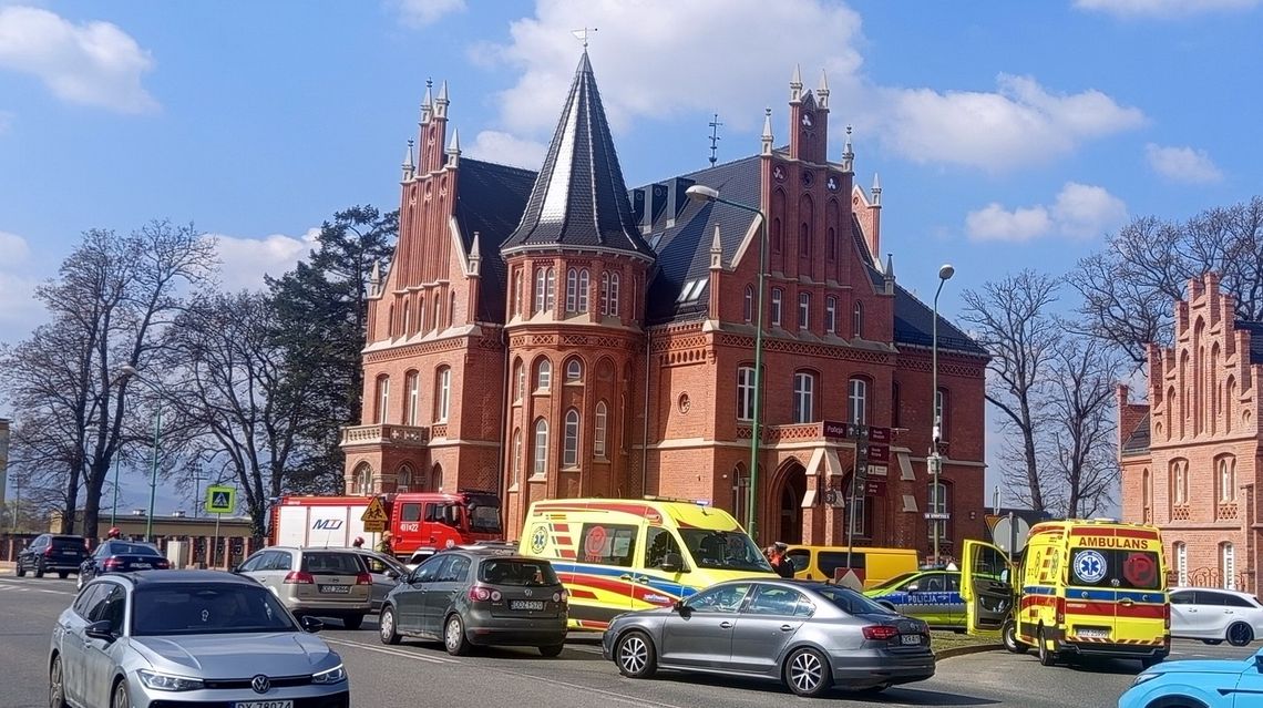 Dzierżoniów. Zderzenie Mercedesa z Volkswagenem Dzierżoniów. Zderzenie Mercedesa z Volkswagenem