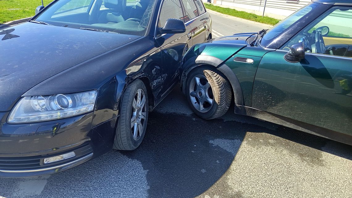 Dzierżoniów. Zderzenie Mini z Audi na Diorowskiej