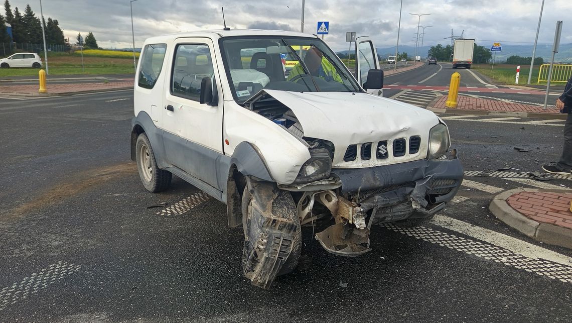Dzierżoniów. Zderzenie Nissana z Suzuki