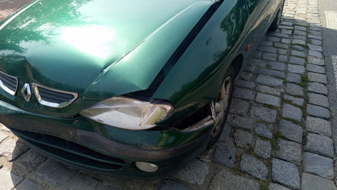 Dzierżoniów, zderzenie Reno z Mazdą