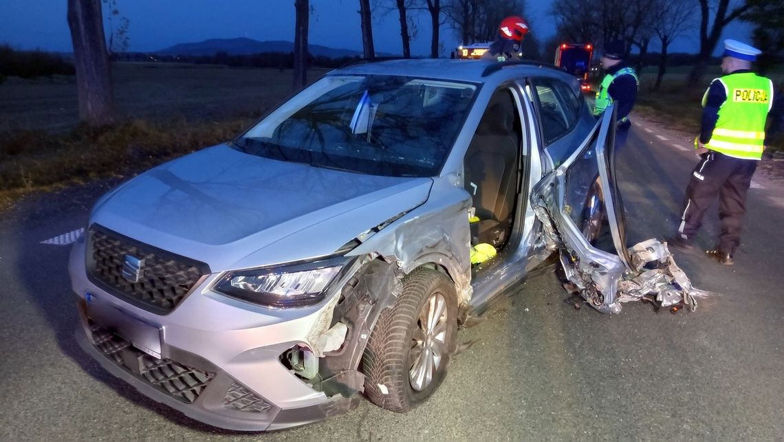 Dzierżoniów, zderzenie Seata z ciężarówką