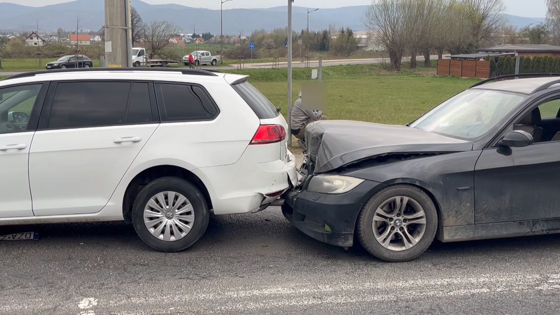 Dzierżoniów. Zderzenie trzech pojazdów