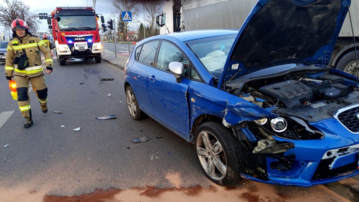 Dzierżoniów. Zderzenie trzech pojazdów na Batalionów Chłopskich Dzierżoniów. Zderzenie trzech pojazdów na Batalionów Chłopskich