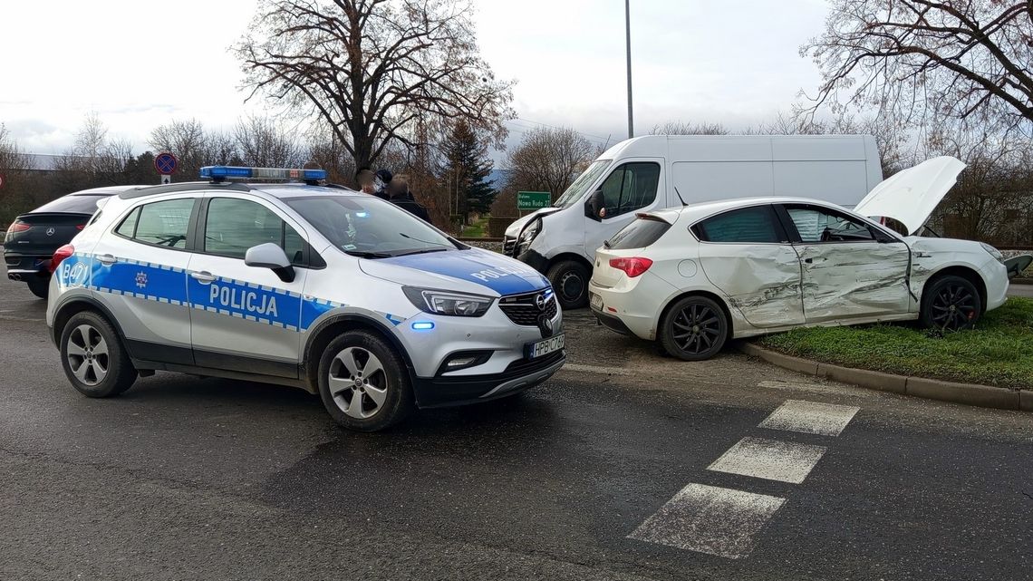 Dzierżoniów, zderzenie trzech pojazdów na drodze do Bielawy