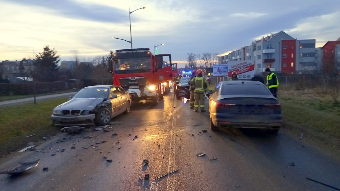 Dzierżoniów, zderzenie trzech pojazdów na Świdnickiej