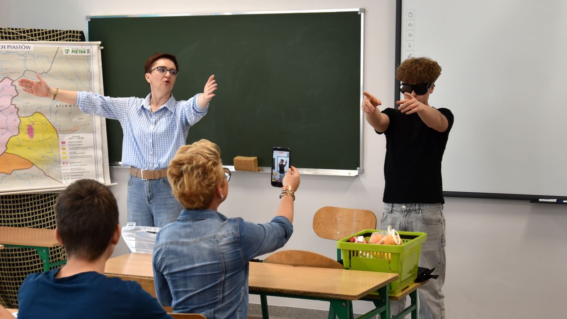 „Edukacja do starości” czyli jak to jest być seniorem „Edukacja do starości” czyli jak to jest być seniorem