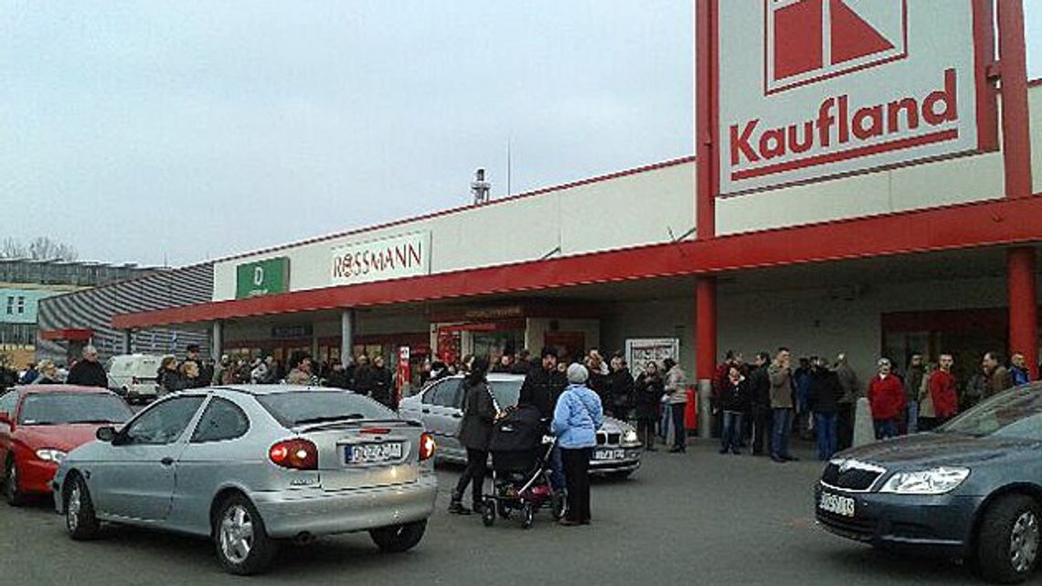 EWAKUACJA KAUFLANDA W DZIERŻONIOWIE EWAKUACJA KAUFLANDA W DZIERŻONIOWIE