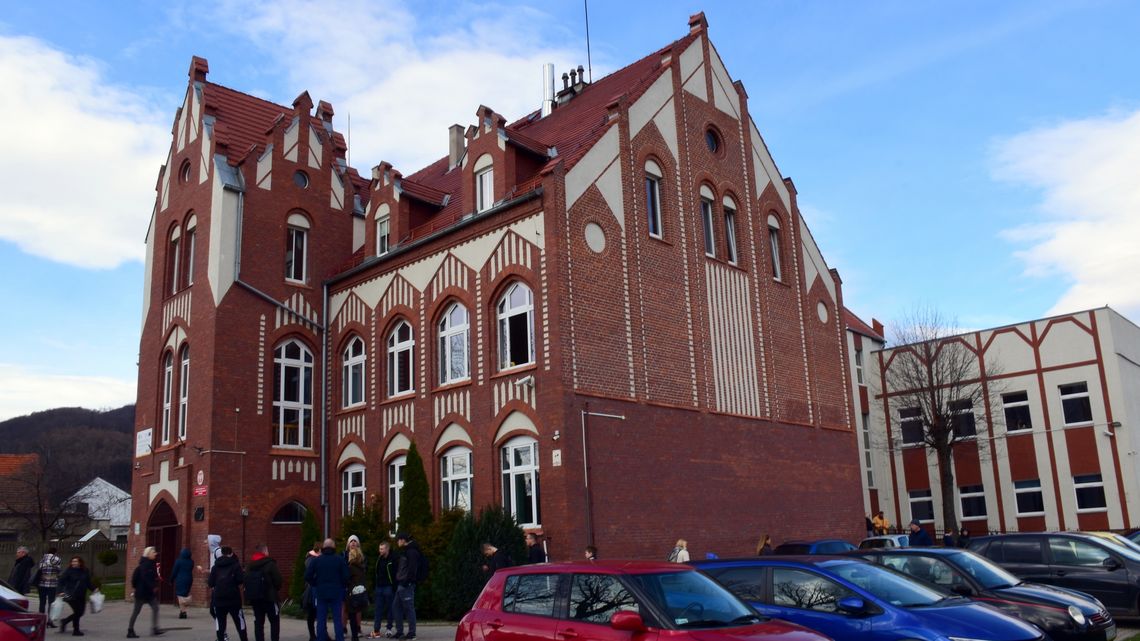 Ewakuacja szkoły w Bielawie