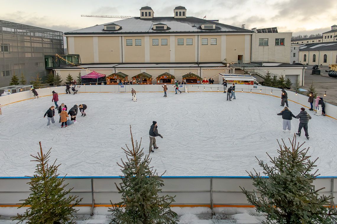 Ferie na lodzie w Starej Kopalni. Curling, Walentynki i codzienna dawka zimowej radości