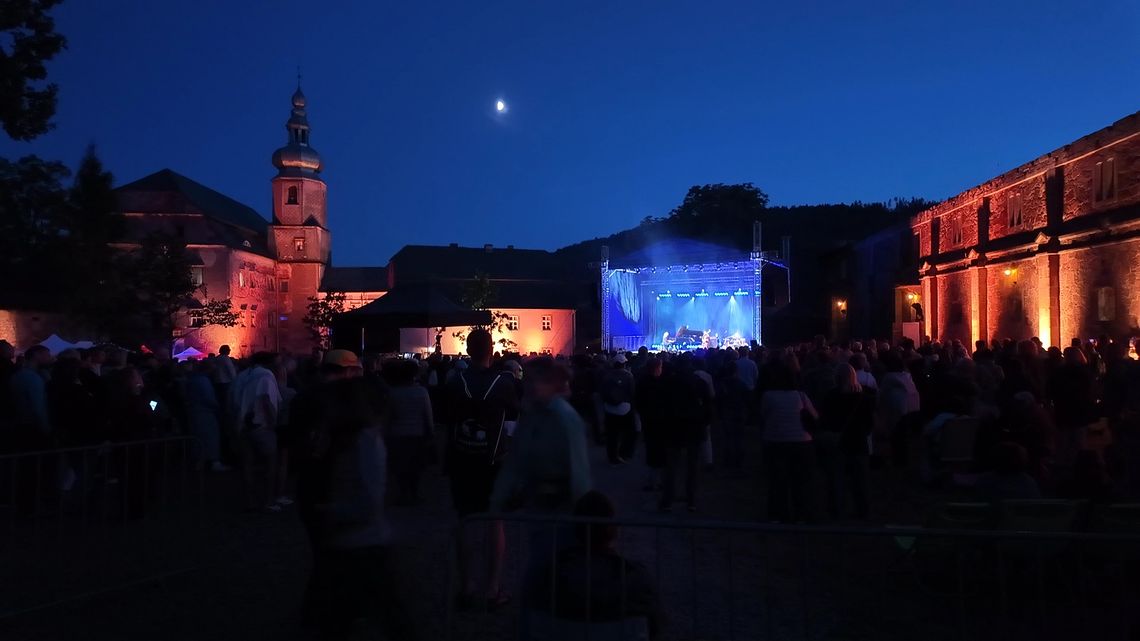 Festiwal Góry Literatury 2025: Magia słowa i muzyki na Zamku Sarny