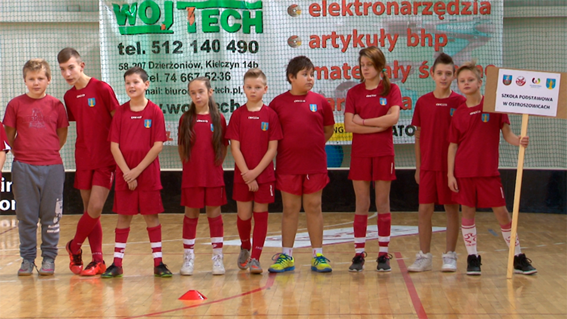 FINAŁOWE ZAWODY W UNIHOKEJU W DZIERŻONIOWIE FINAŁOWE ZAWODY W UNIHOKEJU W DZIERŻONIOWIE