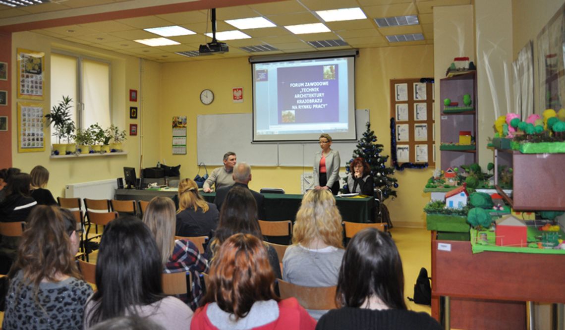 FORUM ZAWODOWE W DZIERŻONIOWSKIM EKONOMIKU FORUM ZAWODOWE W DZIERŻONIOWSKIM EKONOMIKU