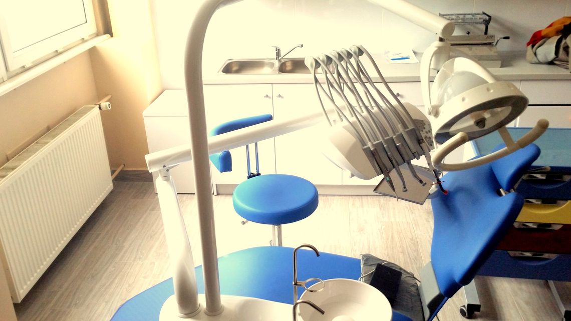 GABINETY STOMATOLOGICZNE W DZIERŻONIOWSKICH SZKOŁACH GABINETY STOMATOLOGICZNE W DZIERŻONIOWSKICH SZKOŁACH