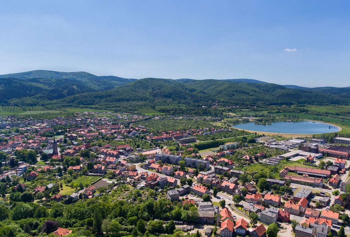 Garść statystyk z Bielawy - urodzenia, zgony, śluby i rozwody w 2024 roku