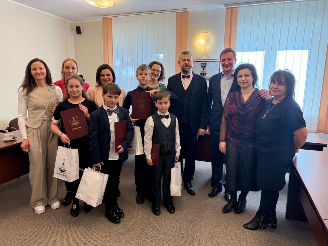 Gmina Jedlina-Zdrój przyznała stypendia kulturalne dla utalentowanych mieszkańców