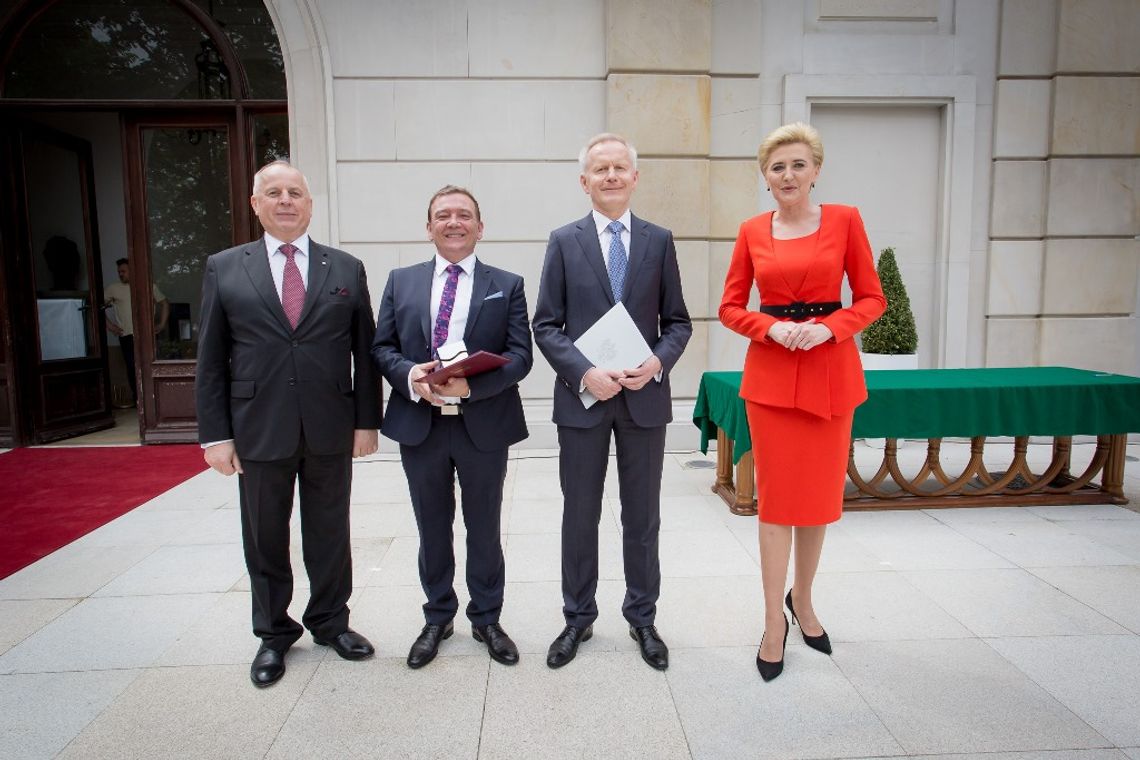 GRUPA SELENA Z GODŁEM „TERAZ POLSKA”