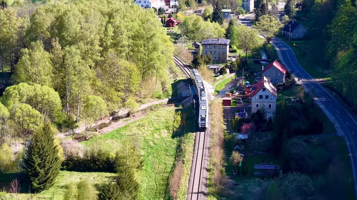 HIT na Majówkę czyli Pociągiem KD z Wrocławia do Skalnego Miasta przez Mieroszów, Teplice nad Metuji