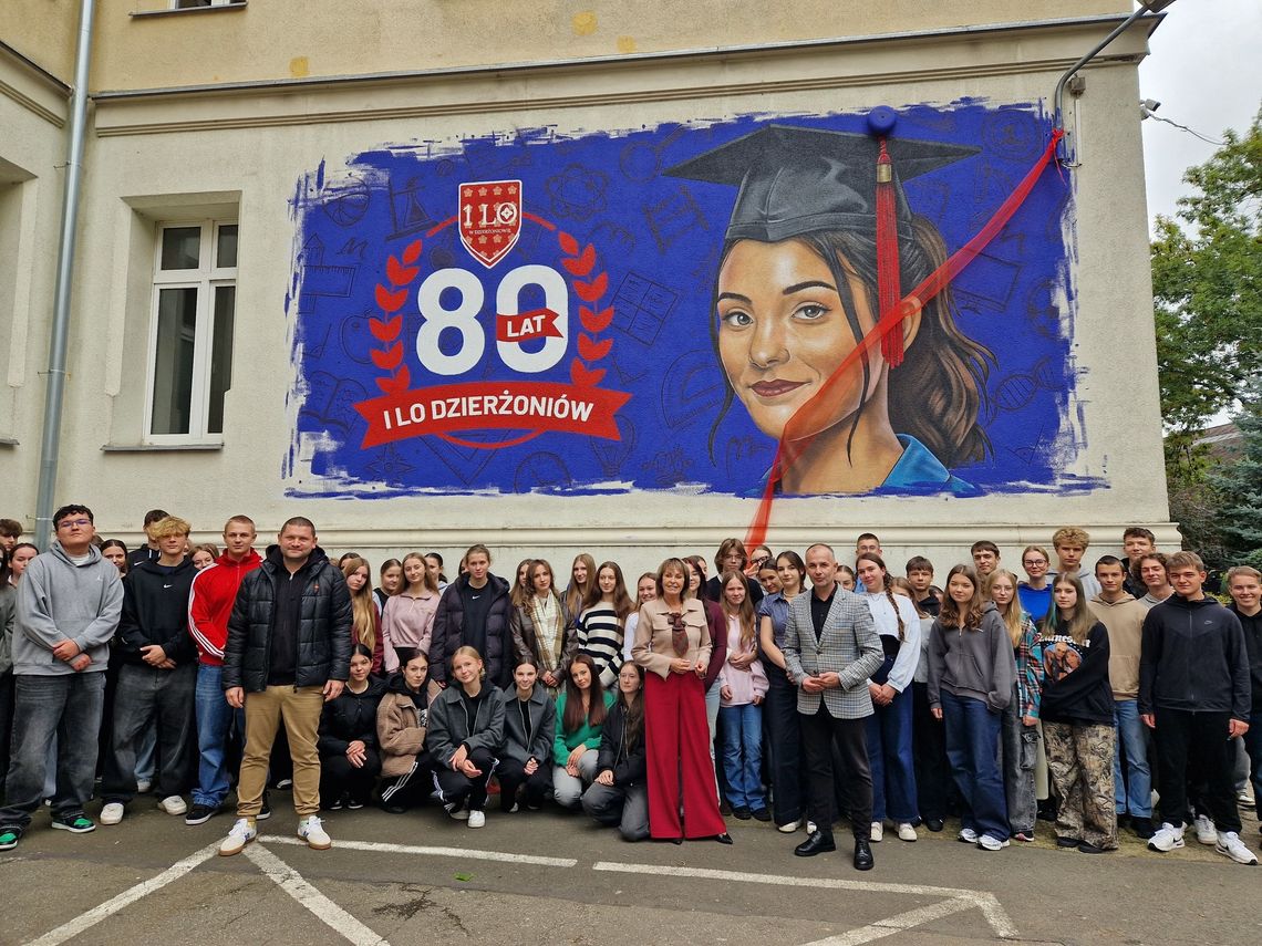 ILO Dzierżoniów rozpoczęło obchody jubileuszu 80-lecia istnienia szkoły od symbolicznego odsłonięcia przepięknego muralu