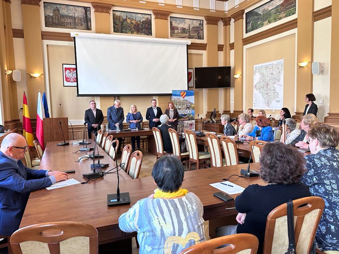 Inauguracyjna sesja Rady Seniorów Powiatu Kłodzkiego I kadencji!