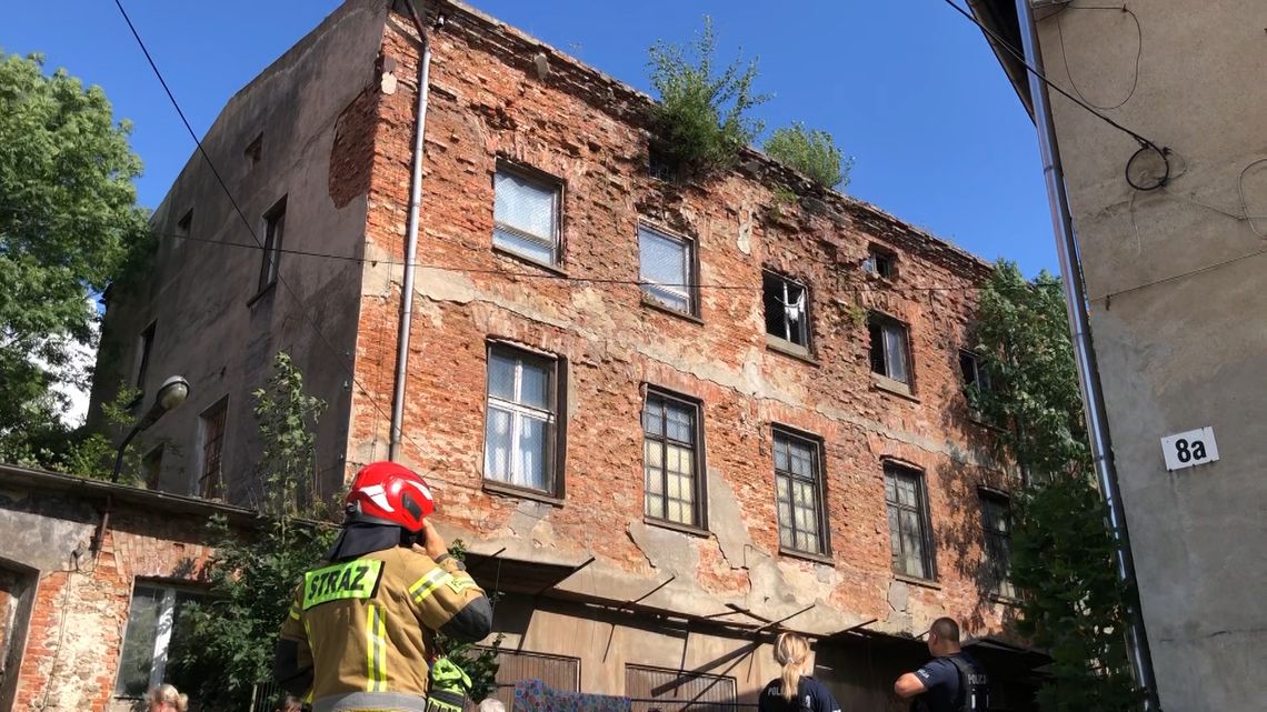 Interwencja służb do upadku mężczyzny z wysokości w Bielawie