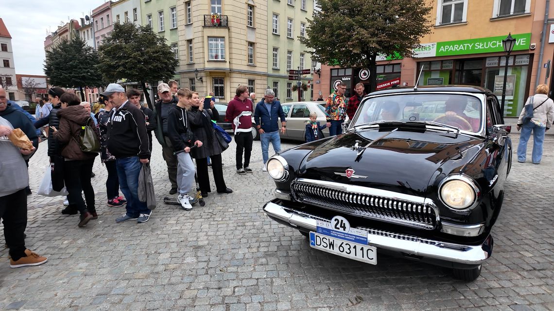 IV Międzynarodowy Rajd Pojazdów Zabytkowych w Dzierżoniowskim Rynku