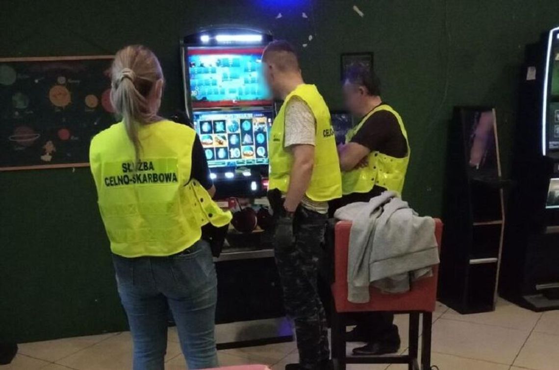 KAS zatrzymała 2 osoby w związku z nielegalnym hazardem KAS zatrzymała 2 osoby w związku z nielegalnym hazardem