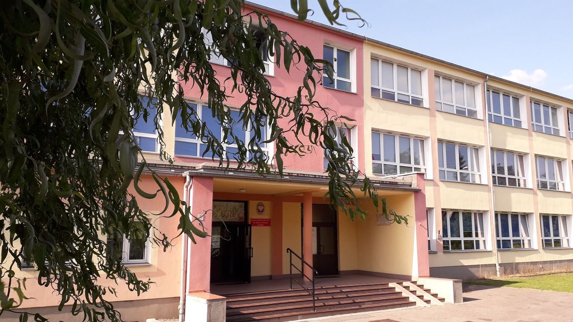 Kłodzko dementuje plotki: SP nr 7 zostaje, nie będzie ośrodka dla migrantów