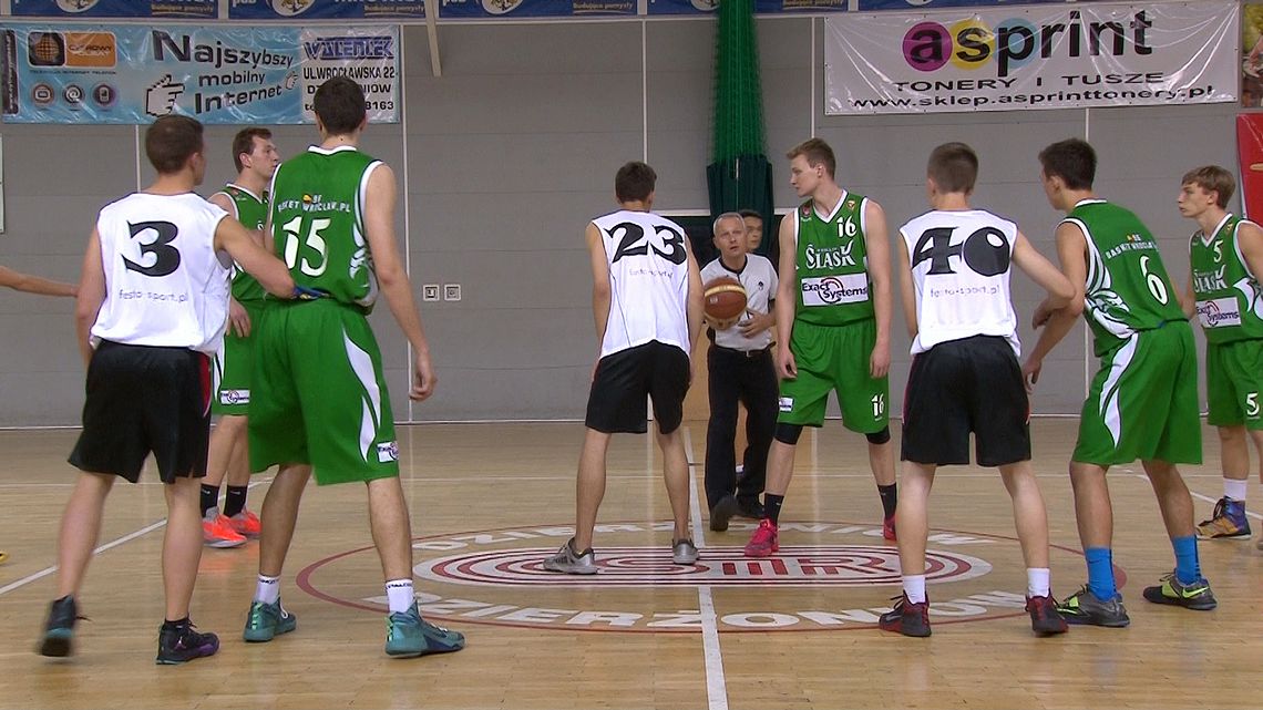 KLUB KOSZYKARSKI Z DZIERŻONIOWA ZAGRAŁ W LIDZE KLUB KOSZYKARSKI Z DZIERŻONIOWA ZAGRAŁ W LIDZE