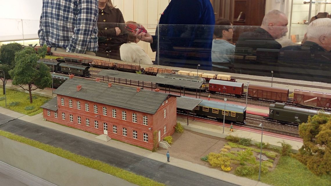 Kolej w Dzierżoniowie. Historia i współczesność 1855-2025