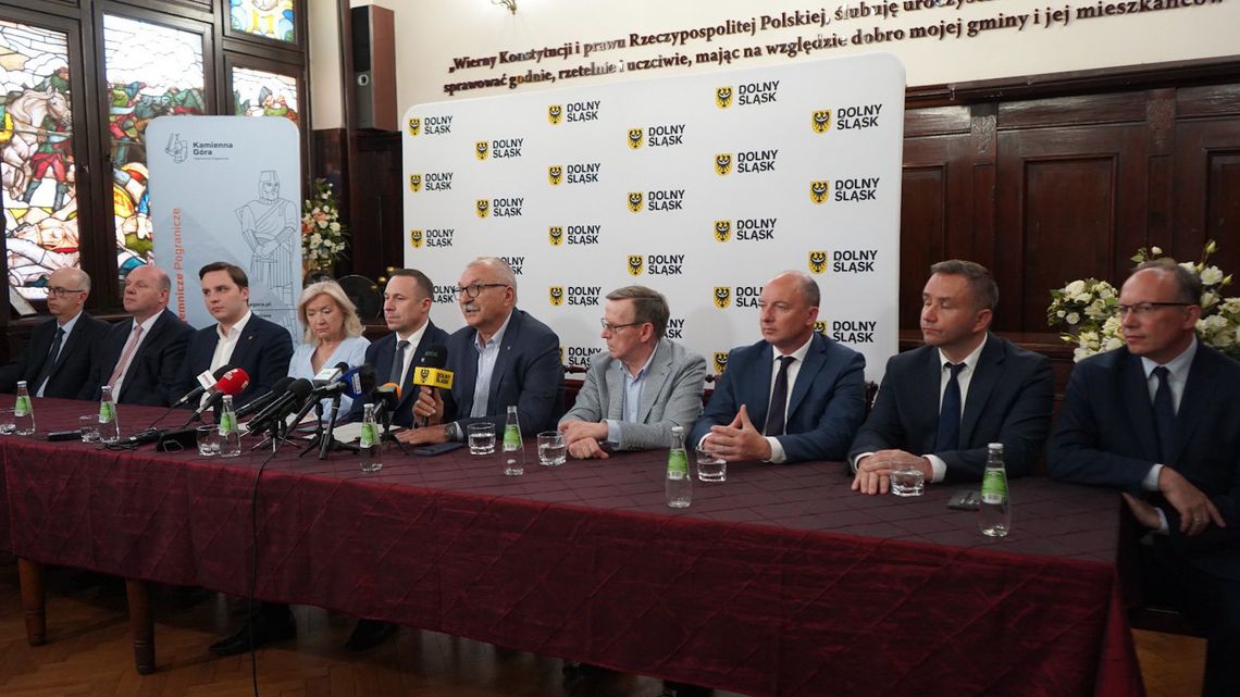 Kolej wraca pod Karkonosze. Blisko 44 mln zł na odcinek Kamienna Góra – Ogorzelec Kolej wraca pod Karkonosze. Blisko 44 mln zł na odcinek Kamienna Góra – Ogorzelec