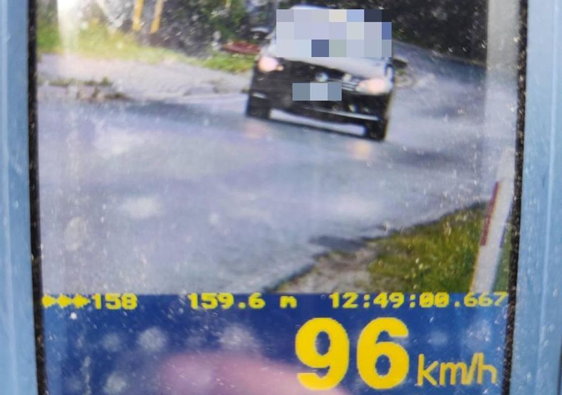 Kolejne nieodpowiedzialne zachowania uczestników ruchu drogowego ujawnione przez policjantów z Dzierżoniowa