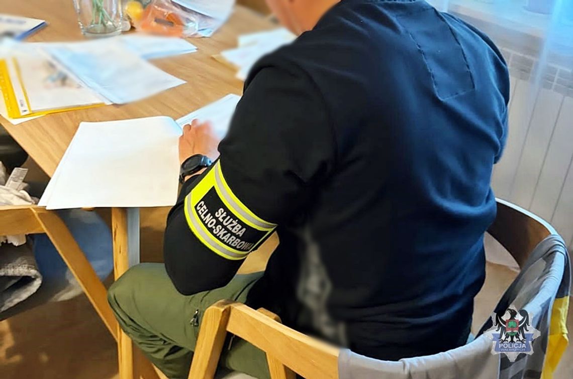 Kolejne zatrzymanie za fikcyjne faktury - wałbrzyscy policjanci i KAS ponownie w akcji Kolejne zatrzymanie za fikcyjne faktury - wałbrzyscy policjanci i KAS ponownie w akcji