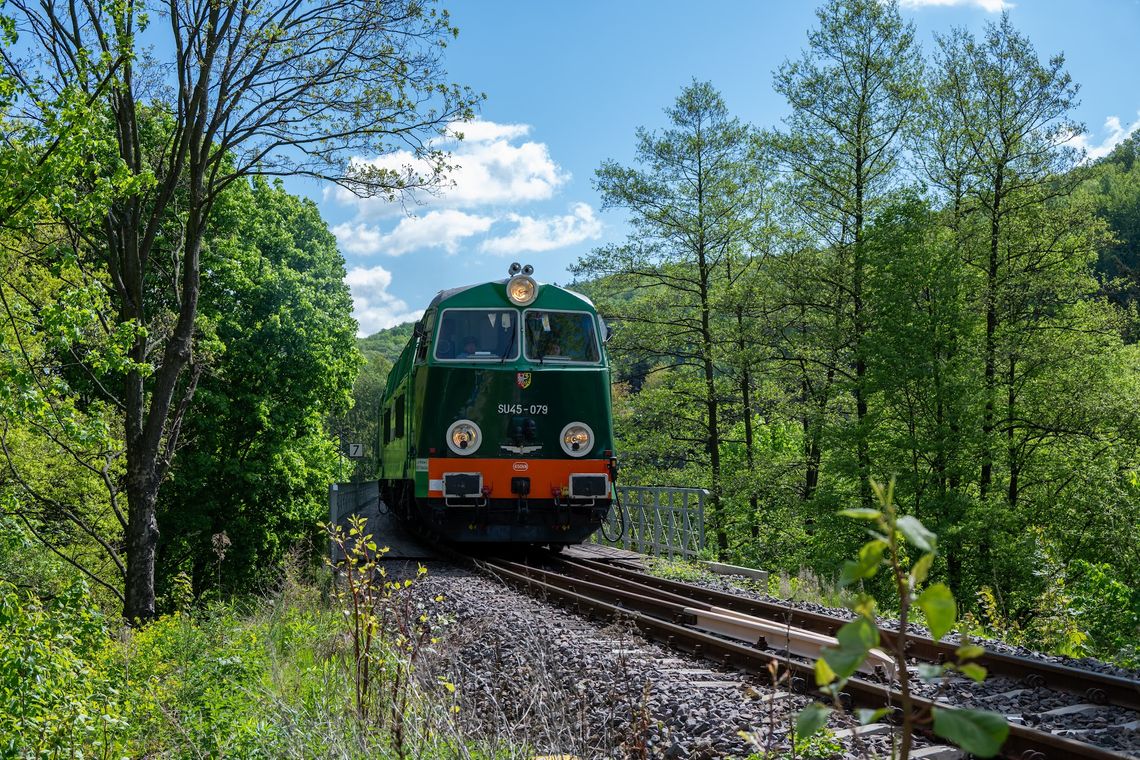 Kolejowe szlaki Dolnego Śląska: Pociągiem w Góry Sowie czyli Fiatem SU45-079 do Bystrzycy Kłodzkiej Kolejowe szlaki Dolnego Śląska: Pociągiem w Góry Sowie czyli Fiatem SU45-079 do Bystrzycy Kłodzkiej