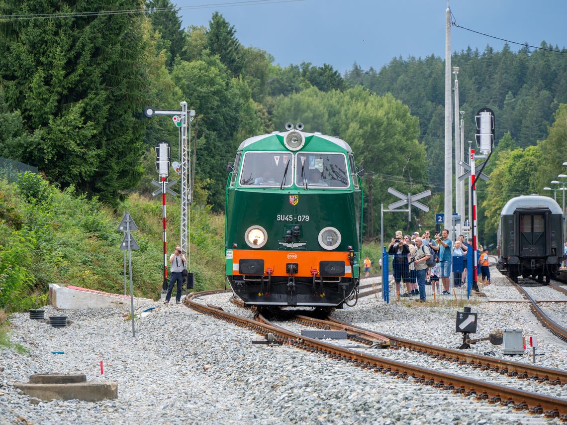 Kolejowe zakończenie wakacji, czyli przejazd Fiatem SU45-079 w Góry Sowie i do Polanicy Zdroju